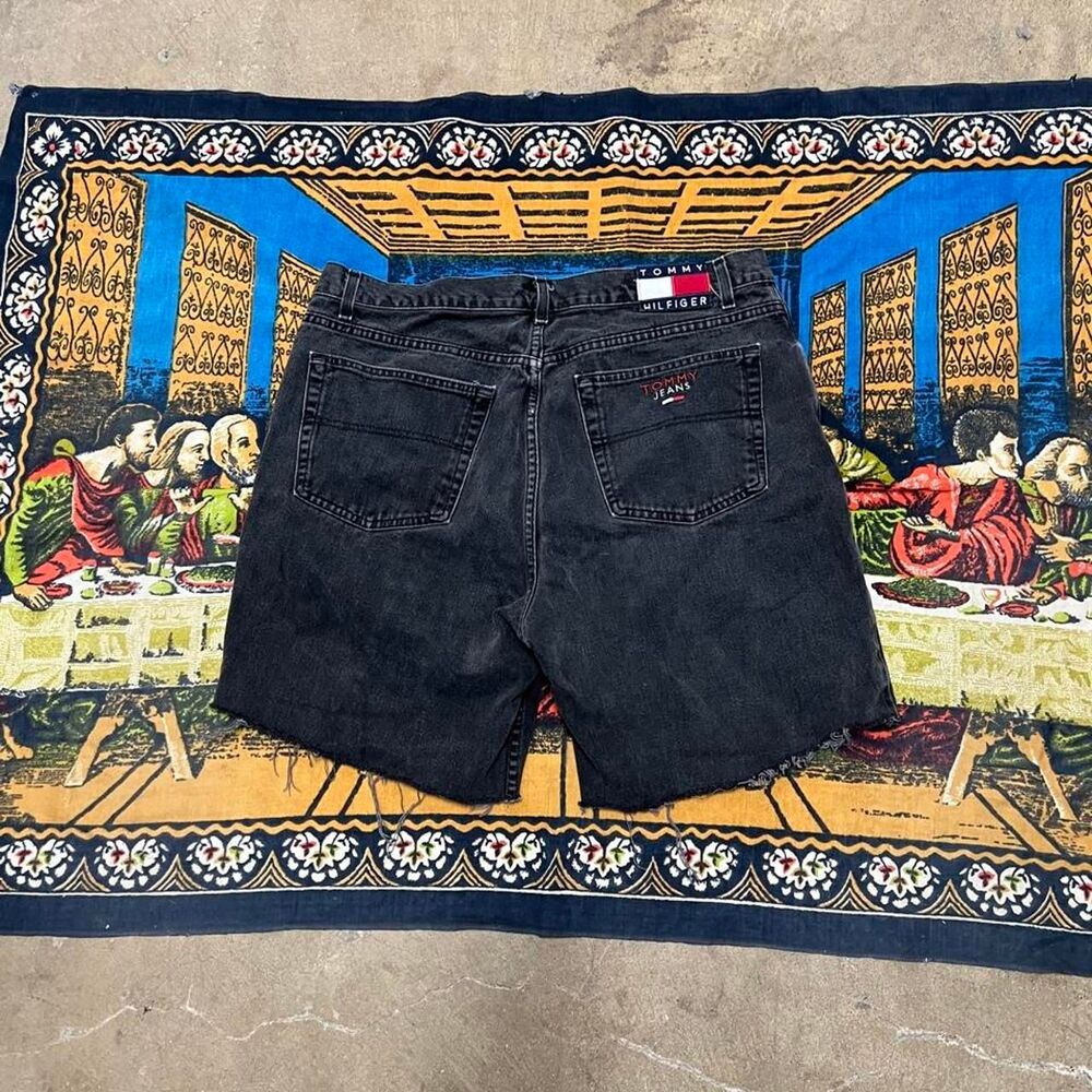 Black Tommy Hilfiger Jean shorts Size 38 8.5" inseam baggy cut off distressed